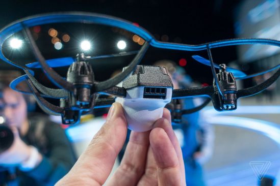 CES 2018: Intel establece un nuevo Guinness World Record, al volar 100 mini drones inteligentes &ldquo;Intel Shooting Star&rdquo; en un espacio cerrado