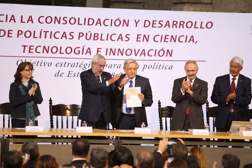 AMLO recibe agenda estrat&eacute;gica en ciencia, tecnolog&iacute;a e innovaci&oacute;n para una pol&iacute;tica de Estado 2018-2024